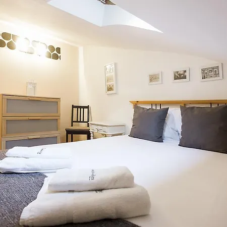 Flh Bairro Alto Low Cost Rooftop Lejlighed Lisboa